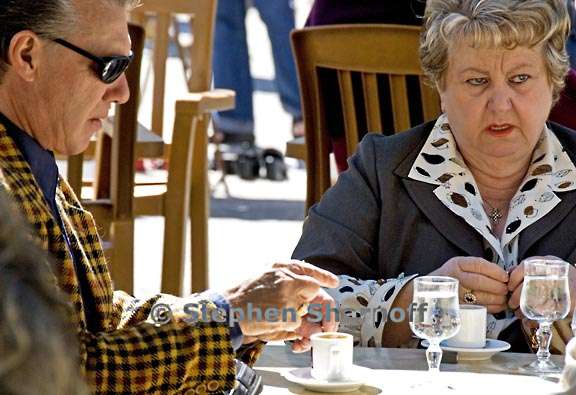 couple in cafe graphic